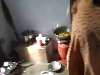 ചൂടുള്ള ക്യൂട്ടി ഉച്ചത്തിൽ ഞരങ്ങുന്നു