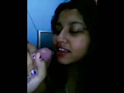 വലിയ പെക്കർ രുചിക്കുന്ന സെക്‌സി ടീൻ