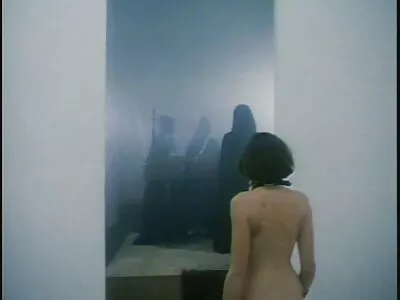 സ്റ്റാലിയൻ ബാങ്സ് ബസ്റ്റി ബിച്ച്