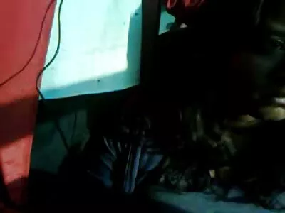 ഷൈ ക്യൂട്ടി ഉള്ളിലെ വേശ്യയെ അഴിച്ചുവിടുന്നു